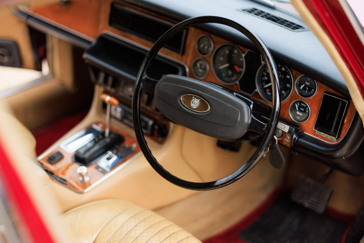 1974 Jaguar XJ6 Image 8